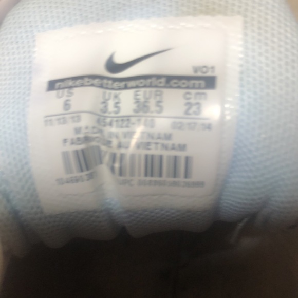 Nike View Three - Worn - Blue 💙🤍 - Picture 8 of 14